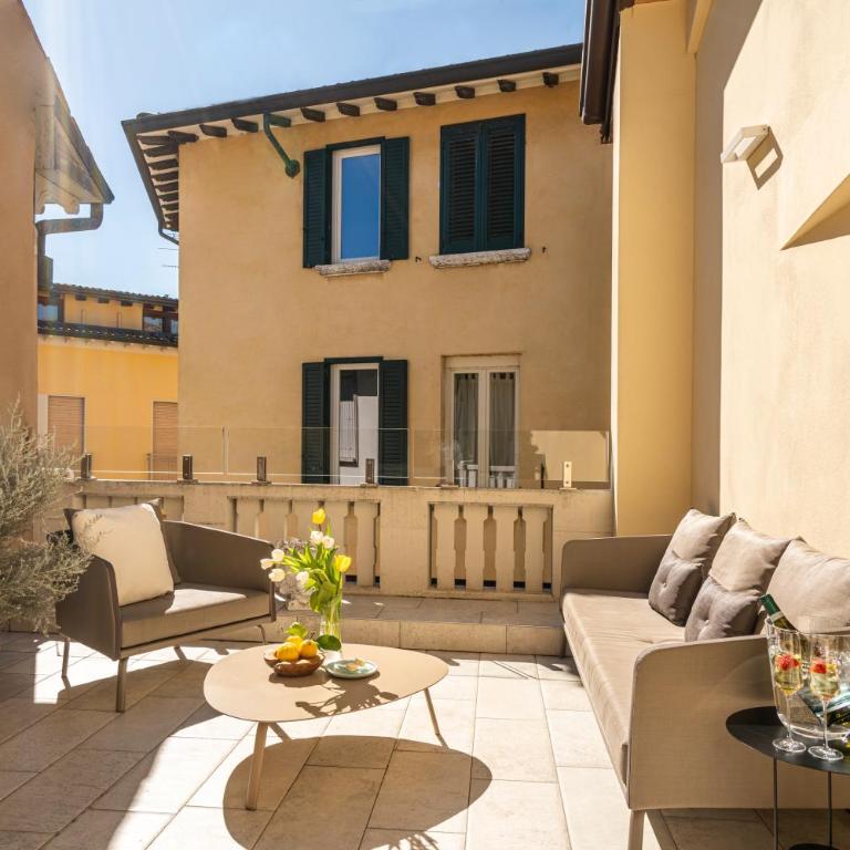 Crocus Apartments - Suite King con Vasca Idromassaggio - 9
