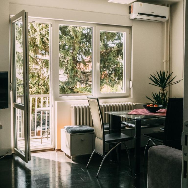 Smart hostel - Niskobudžetna Dvokrevetna Soba sa Bračnim Krevetom/Zasebnim Krevetima - 10