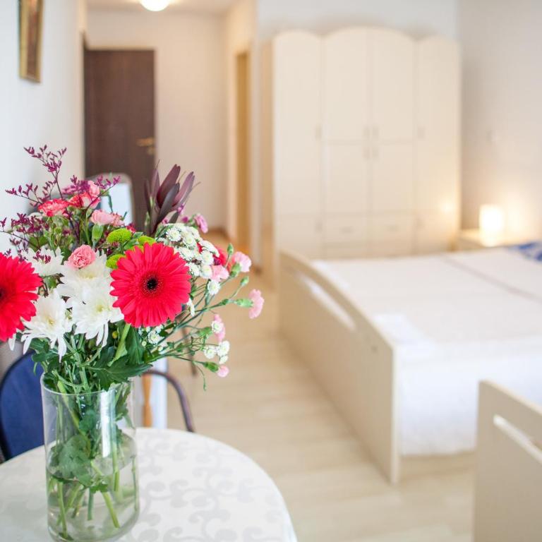 Sun Guest House - Standardna Trokrevetna Soba s Balkonom - 12