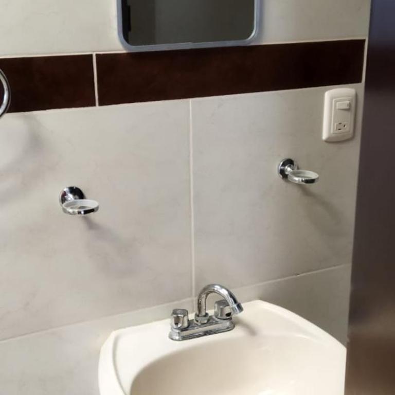 Hospedaje Familiar - Habitación Doble con baño privado - 4