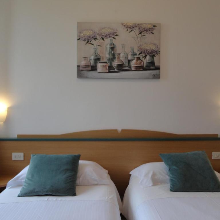 Hotel Sacro Cuore - Camera Doppia con Letti Singoli con Vista Giardino - 8