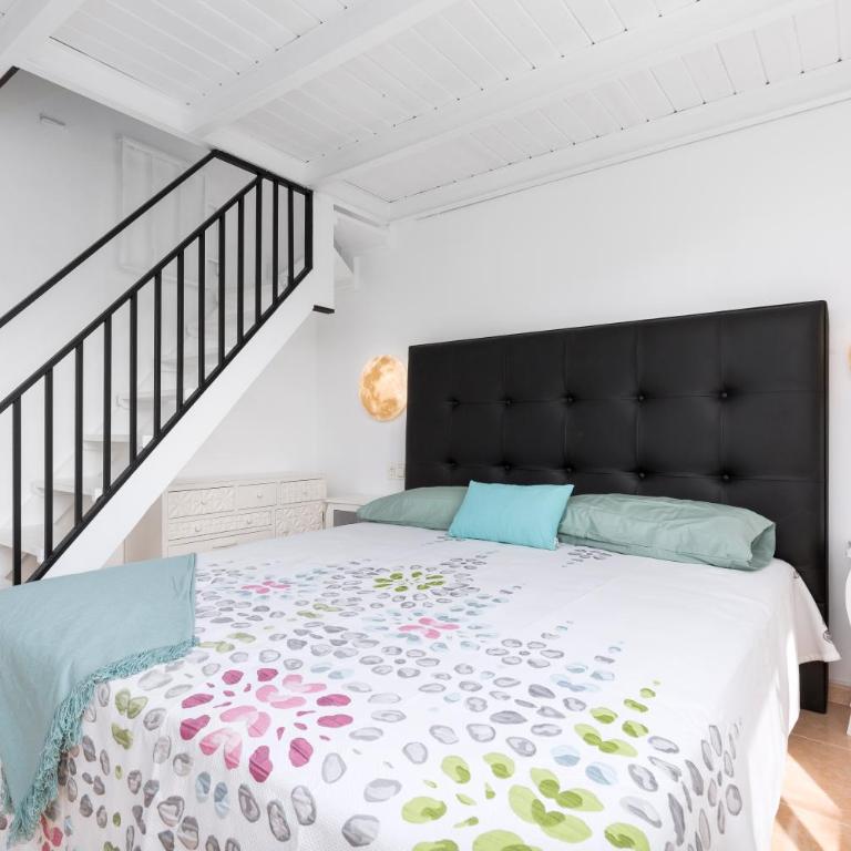 Home2Book Comfy Casa Palomita, Terrace&Pool - Two-Bedroom Apartment - 10