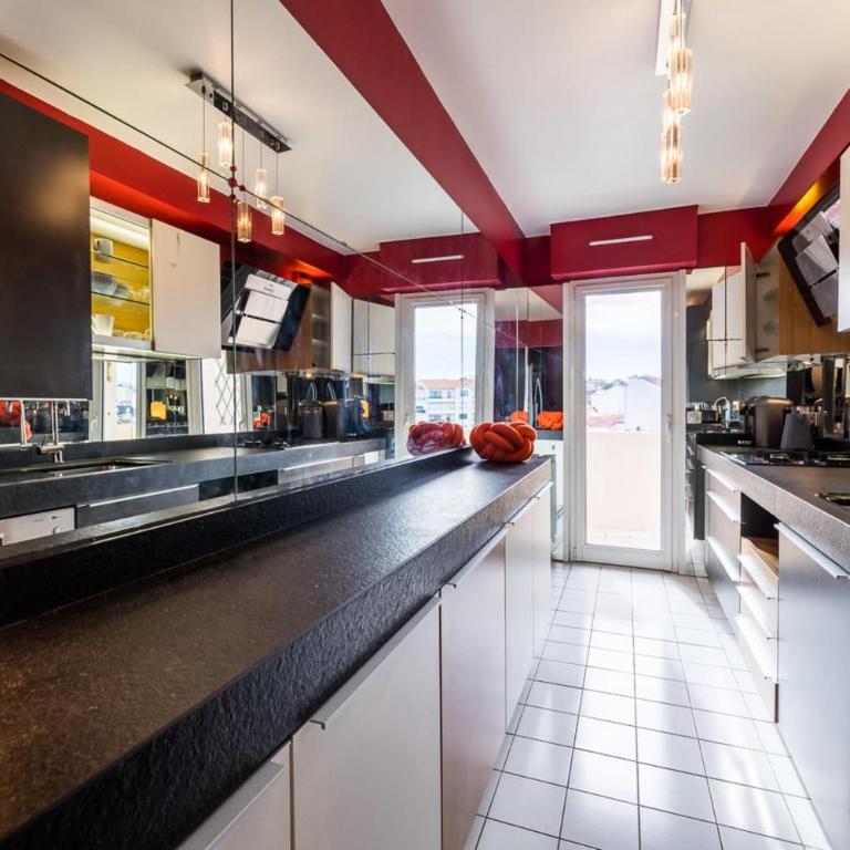 SKY KEYWEEK 2 bedroom sea view apartment in the center of Biarritz - Apartment - 26