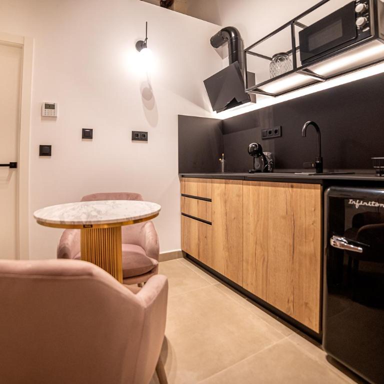 Apartamentos Loliqui centro Alicante - Studio with Spa Bath - 4