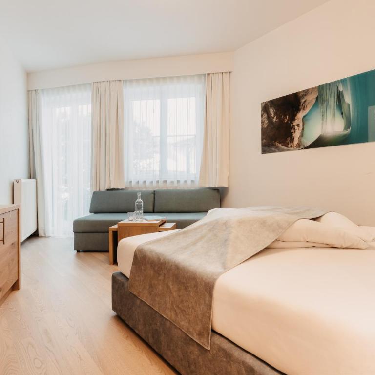 Alpina Wagrain - Doppelzimmer mit Zustellbett mit Balkon - 3