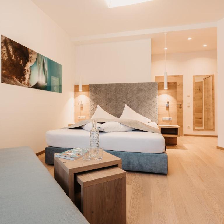 Alpina Wagrain - Doppelzimmer mit Zustellbett mit Balkon - 1