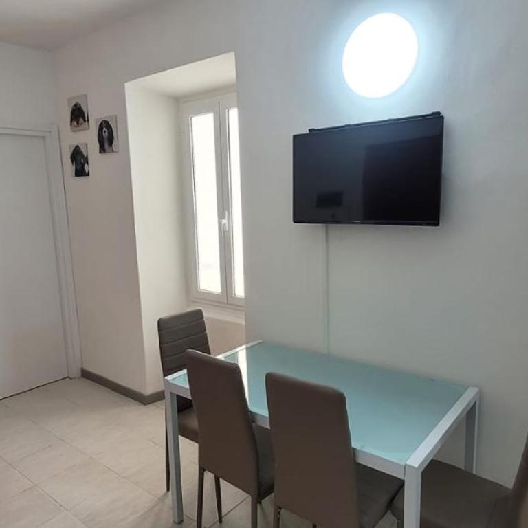 Bilocale nel cuore di Sanremo - Appartamento con 1 Camera da Letto - 2
