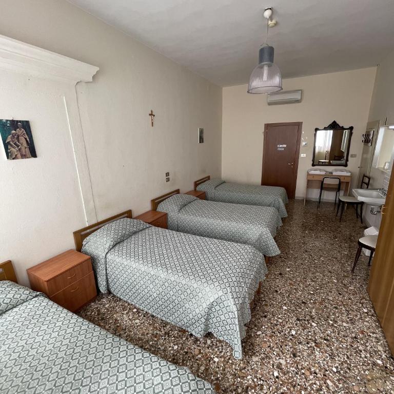 Casa Caburlotto - Camera Quadrupla con Bagno Privato Esterno - 1