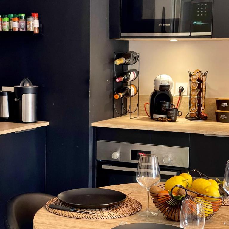 Très bel appartement dans résidence avec piscine à 5min des plages de Villeneuve Loubet. - Appartement 1 Chambre - 11
