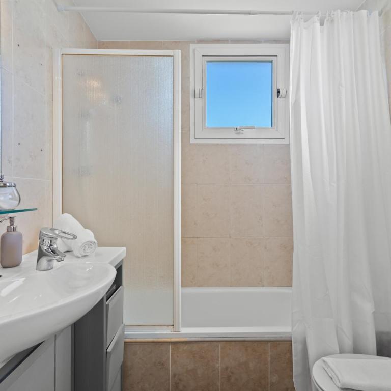 Paloma park apartment by Costarentals - Ref 165 - Three-Bedroom Apartment - 26