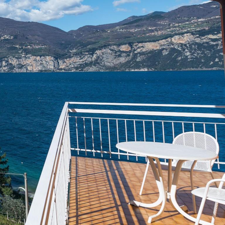 Hotel Eden - Camera Comfort Matrimoniale/Doppia con Letti Singoli con Vista Lago - 3