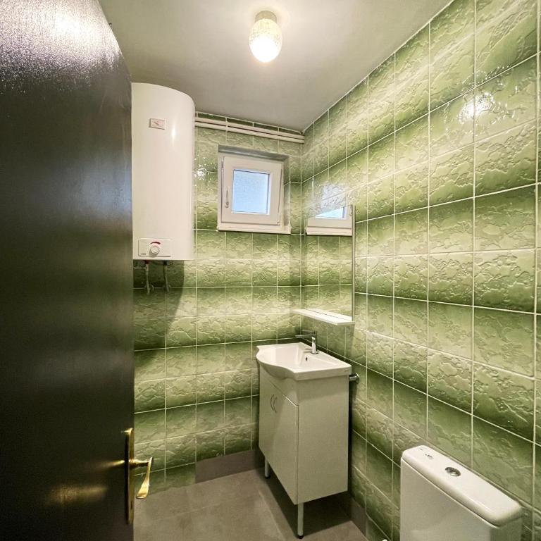 Orahovac Family Bay - Two-Bedroom Apartment - 14