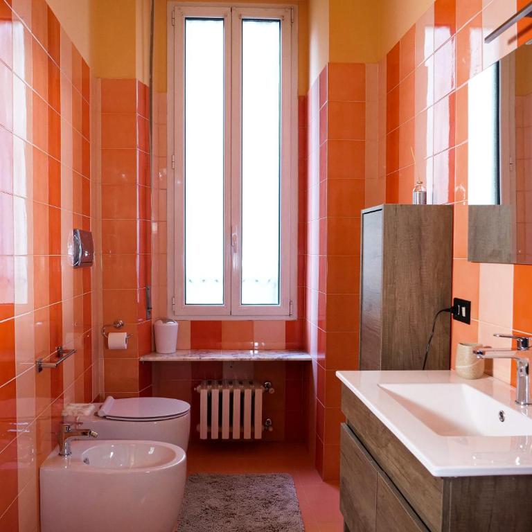Wonderful downtown apartment-HD NETFLIX, KING-SIZE BED, two minutes' walk from metro - Appartamento Deluxe - 7