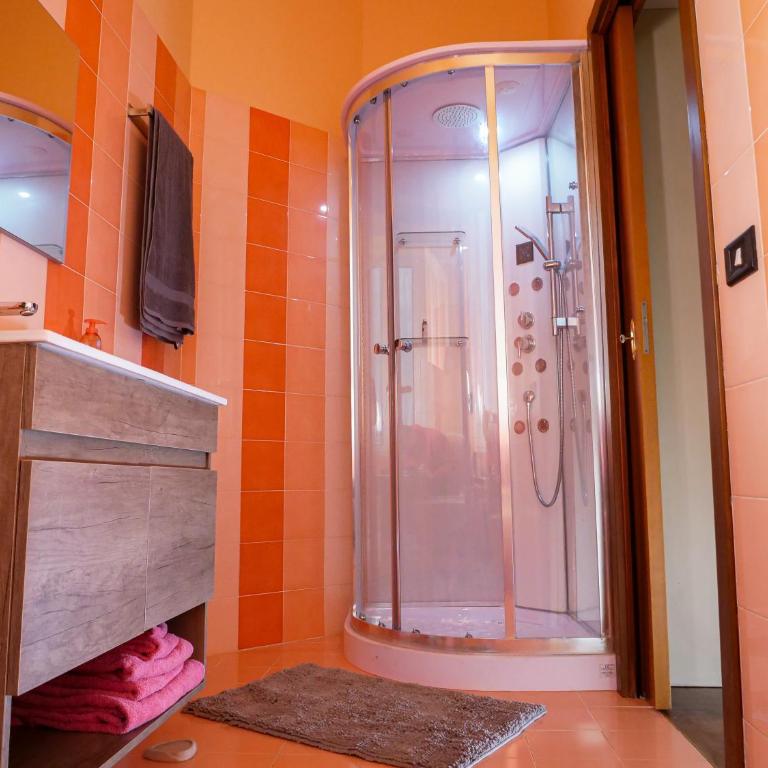 Wonderful downtown apartment-HD NETFLIX, KING-SIZE BED, two minutes' walk from metro - Appartamento Deluxe - 14