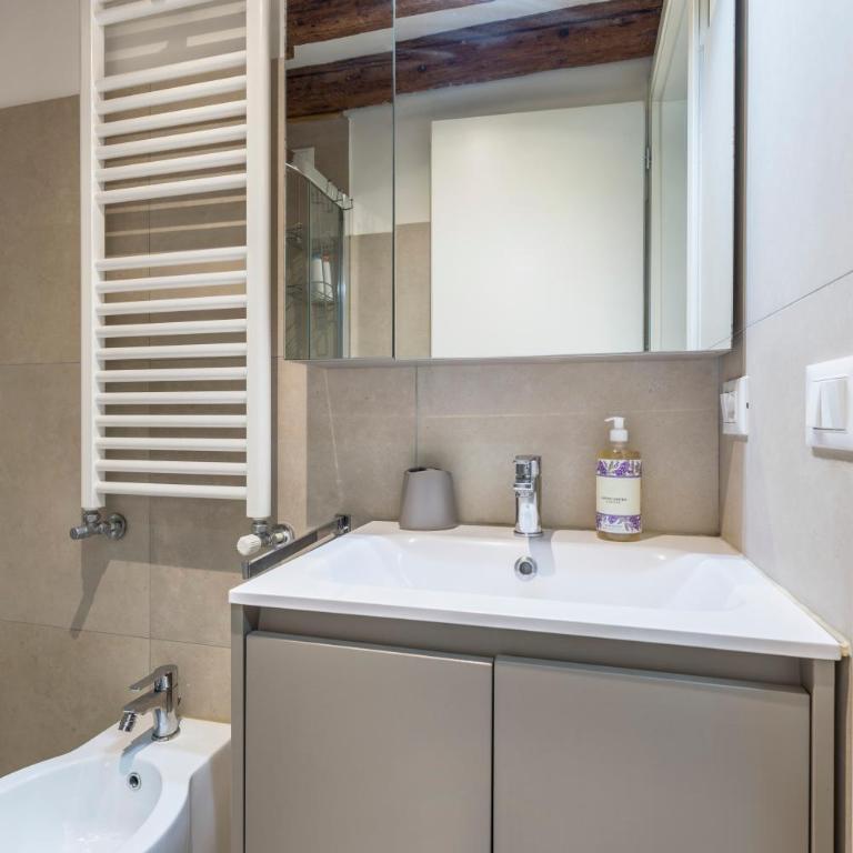 Ca Bibi, Guest House Close the Grand Canal - Camera Matrimoniale con Bagno in Comune - 12
