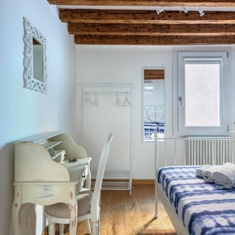 Ca Bibi, Guest House Close the Grand Canal - Camera Matrimoniale Standard con Bagno in Comune - 2