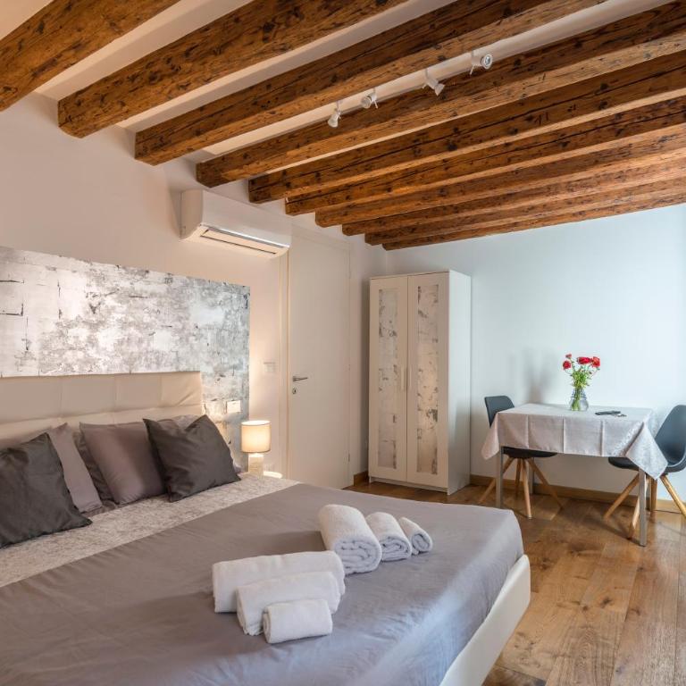 Ca Bibi, Guest House Close the Grand Canal - Camera Matrimoniale con Bagno in Comune - 1