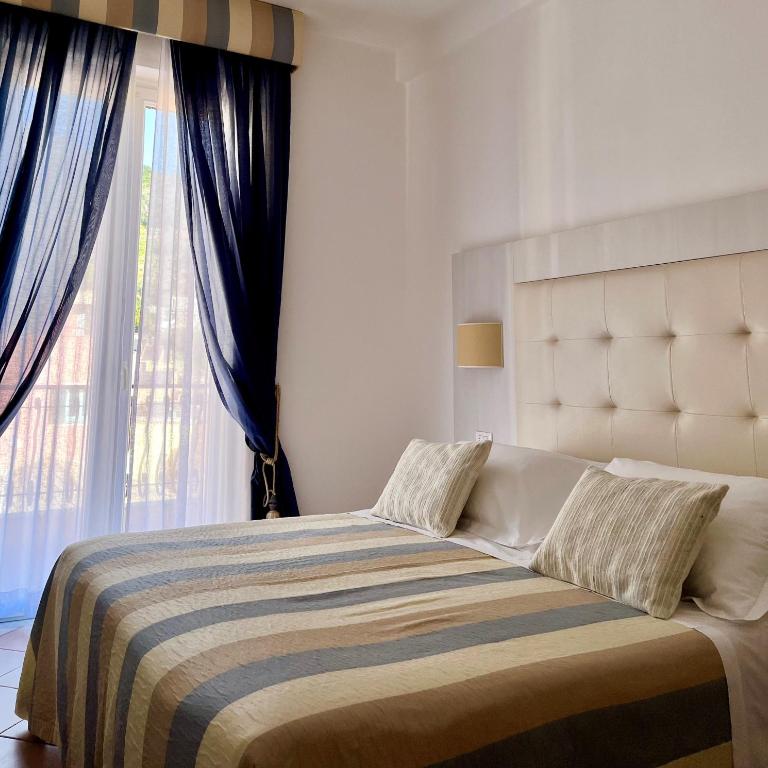 Albergo Degli Amici - Camera Standard Matrimoniale/Doppia con Letti Singoli con Vista Mare - 1