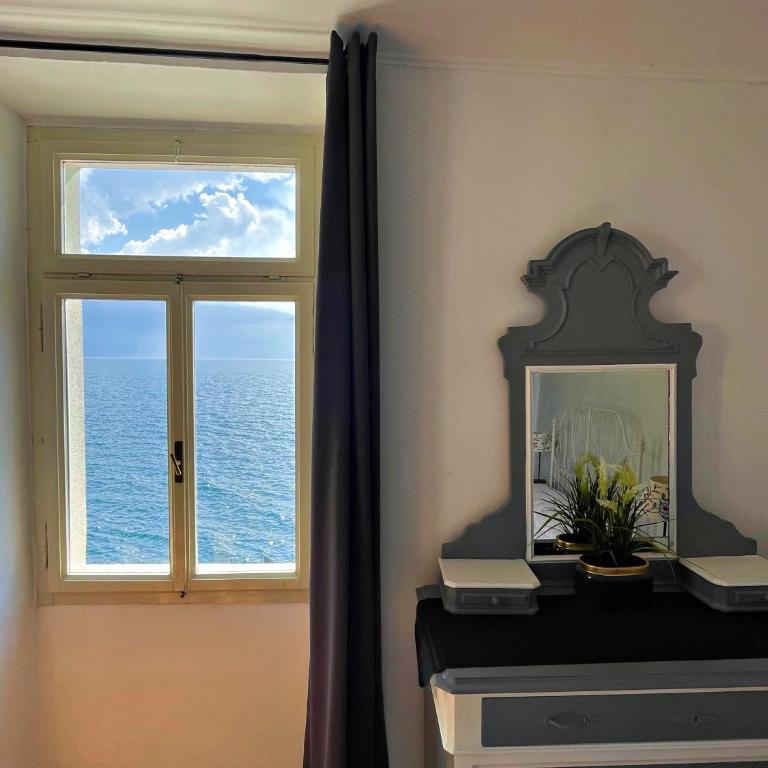 Albergo Gargnano - Camera Matrimoniale con Vista Lago - 1