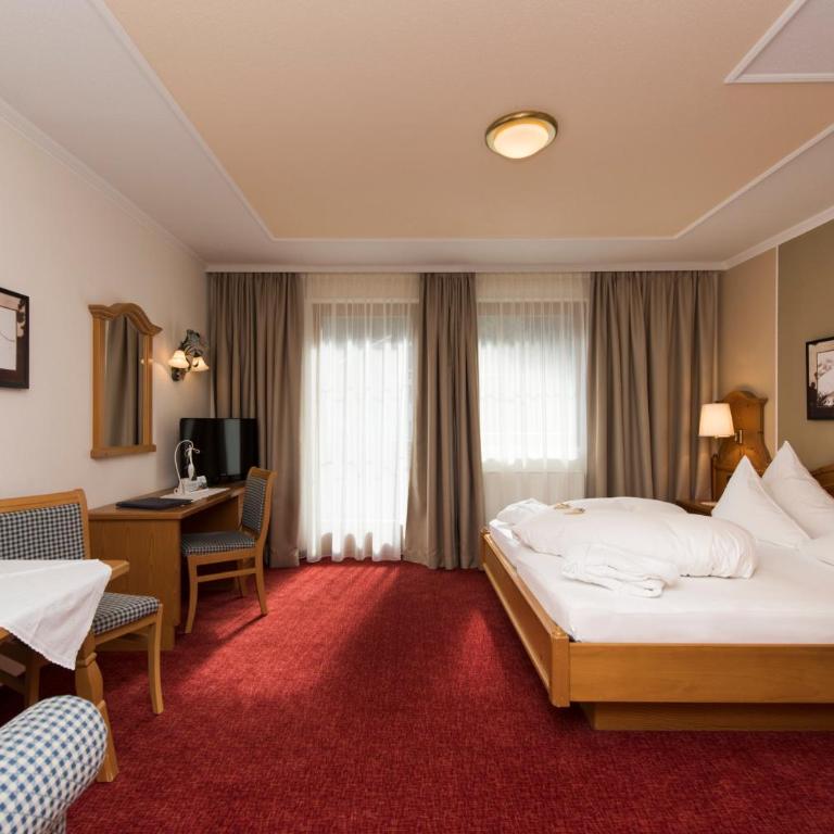 Hotel Brunnenhof - Deluxe Doppelzimmer (2 Erwachsene & 1 Kind) - 1