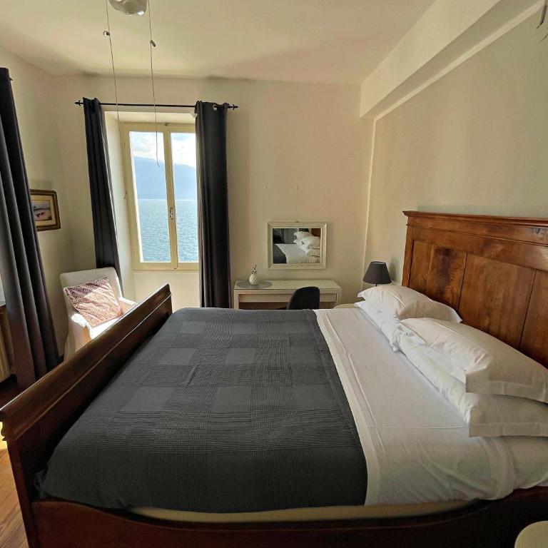 Albergo Gargnano - Camera Matrimoniale con Vista Lago - 4