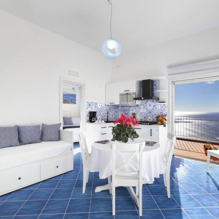 BlueVista Dreamscape Home -Terrace Jacuzzi/Hot Tub - Two-Bedroom House - 24