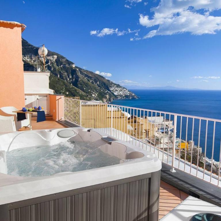 BlueVista Dreamscape Home -Terrace Jacuzzi/Hot Tub - Two-Bedroom House - 1