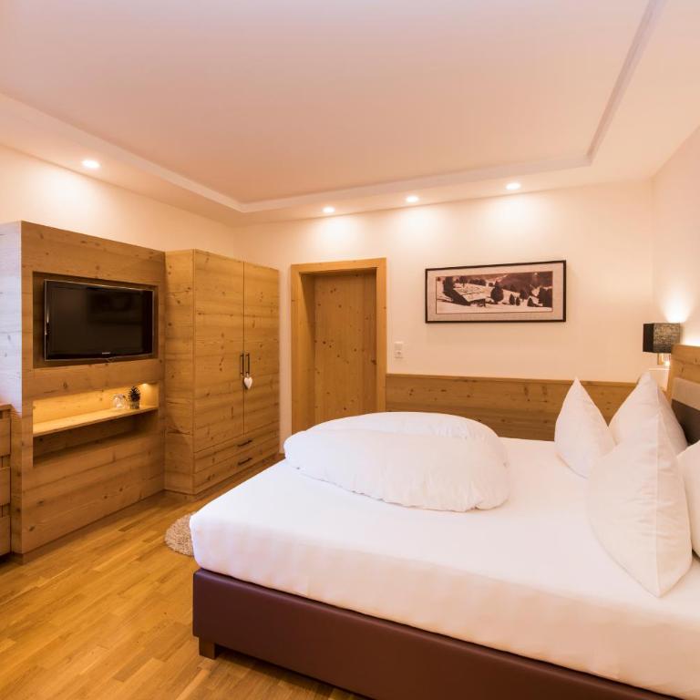 Hotel Brunnenhof - Doppelzimmer mit Bergblick - 1