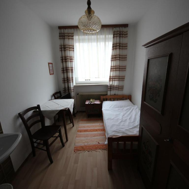 Hotel Kleinmünchen - Einzelzimmer mit Gemeinschafts-WC - 1