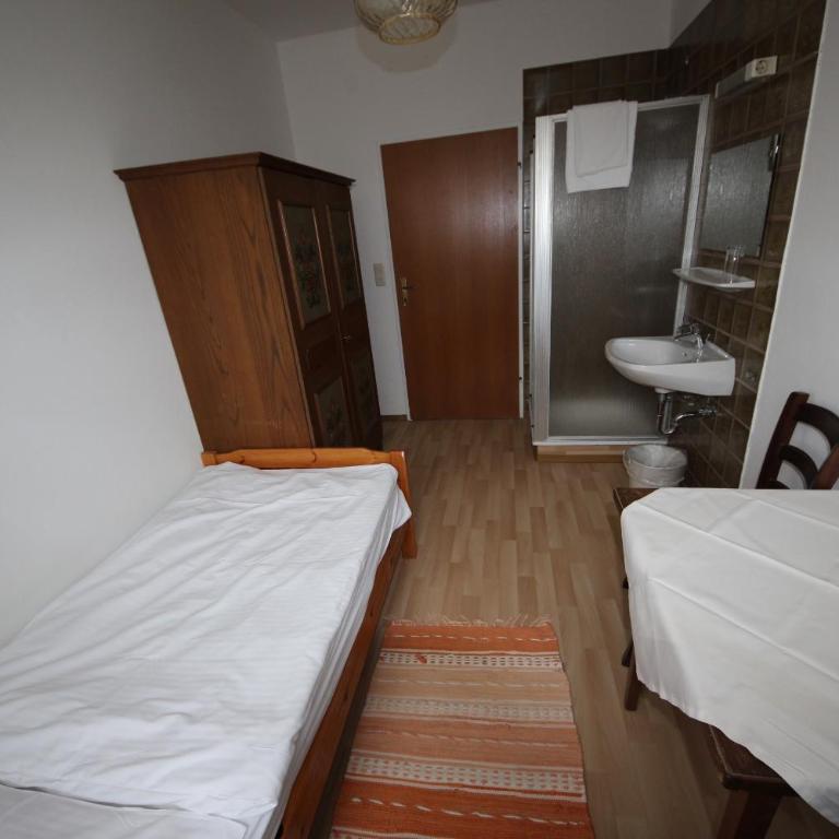 Hotel Kleinmünchen - Einzelzimmer mit Gemeinschafts-WC - 2