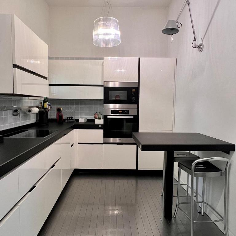 Piazza Maggiore Luxury Apartment - Two-Bedroom Apartment - 12