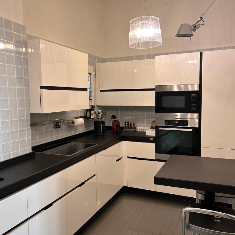 Piazza Maggiore Luxury Apartment - Two-Bedroom Apartment - 14