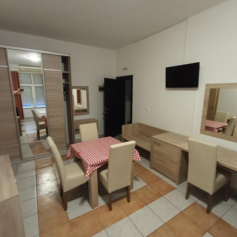 Lovely Home Rooms Center - Deluxe Triple Room - 22