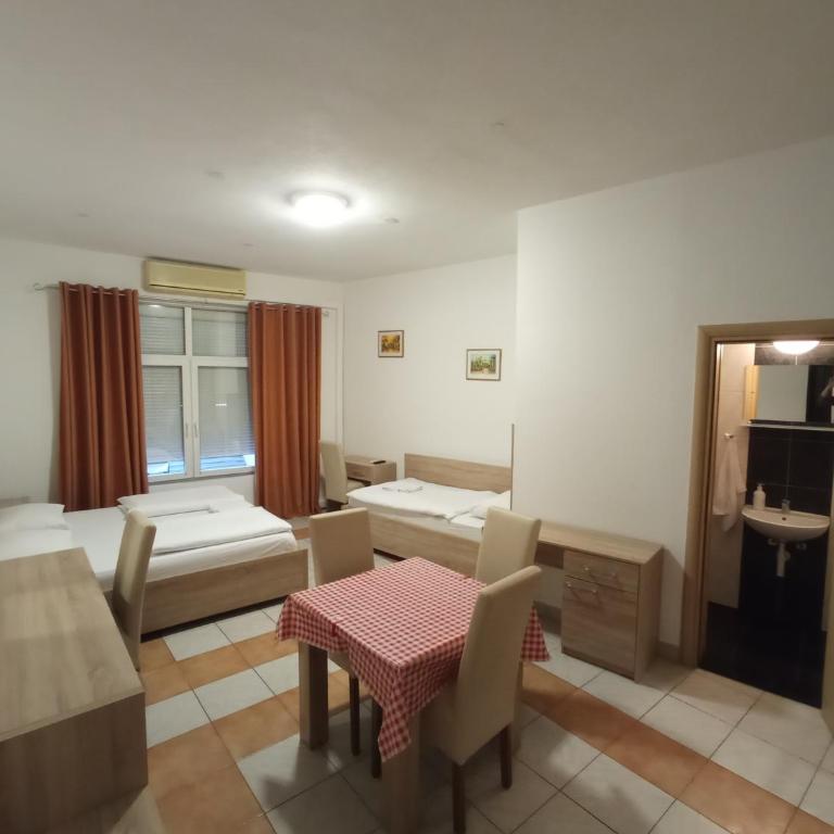 Lovely Home Rooms Center - Deluxe Triple Room - 18