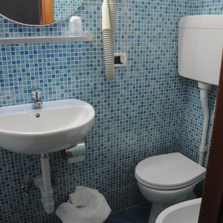 Hotel Villa Camilla - Doppelzimmer mit Balkon - 5