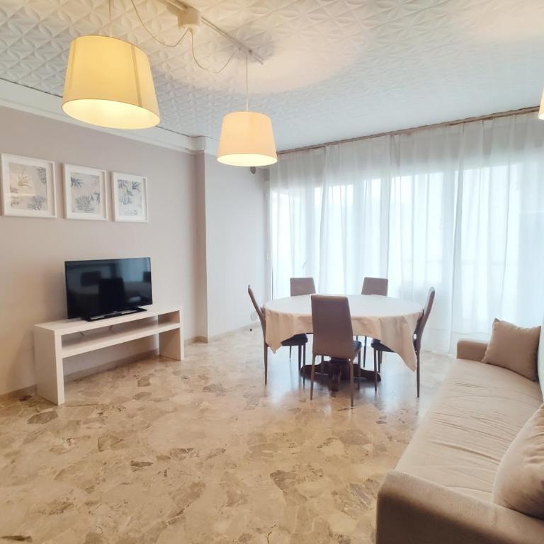 LCC - Centralissimo - 100 mt da Piazza Mazzini - 50 mt dal mare - Immobil Relax - Appartamento con 2 Camere da Letto - 13