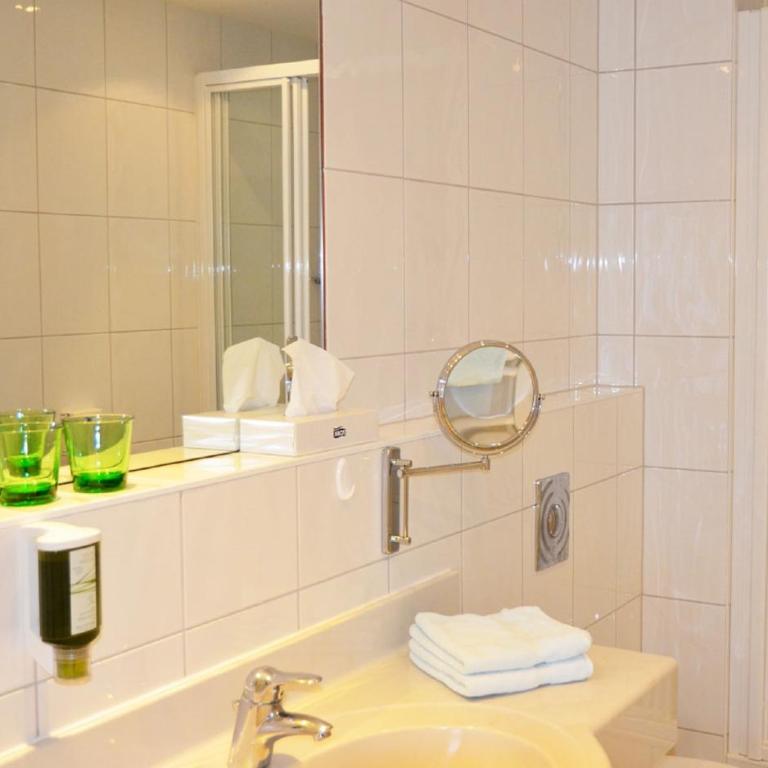 Hotel Christina - Ihr kleinstes 4* Hotel am Achensee - Deluxe Doppelzimmer mit Seeblick - 2
