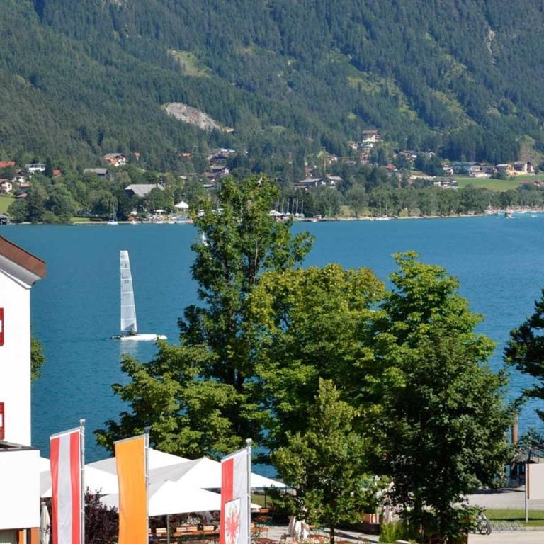 Hotel Christina - Ihr kleinstes 4* Hotel am Achensee - Deluxe Doppelzimmer mit Seeblick - 3