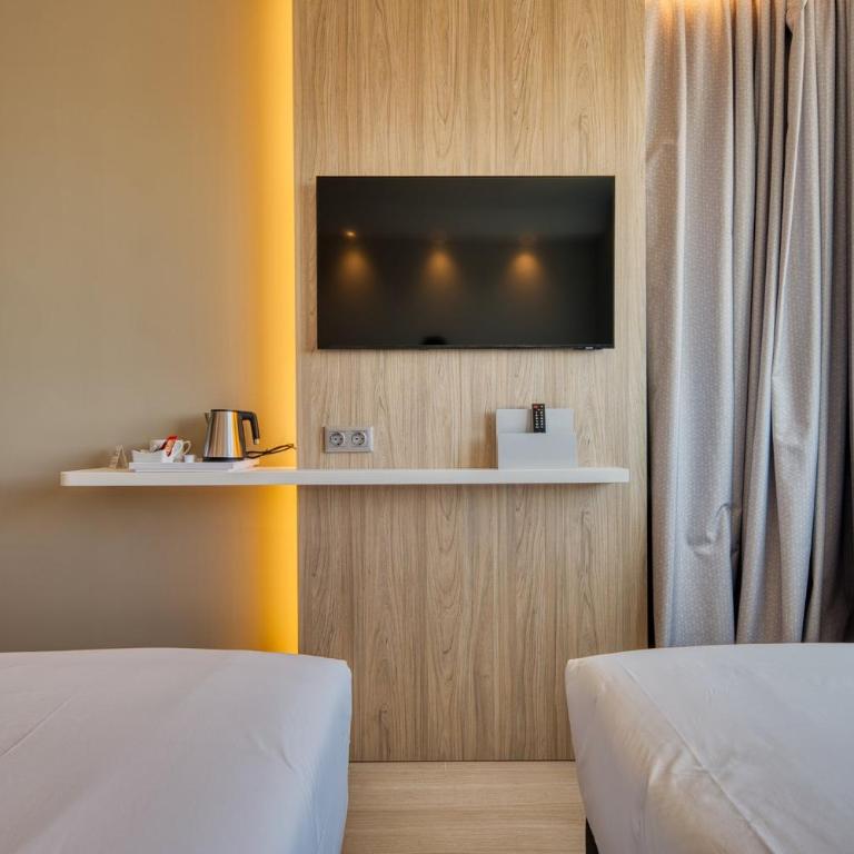 Holiday Inn Express - Madrid - Airport by IHG - Standard Twin Room with Free Breakfast - 21