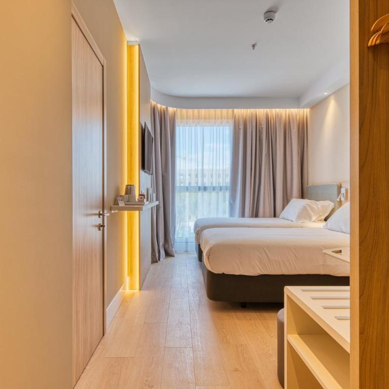 Holiday Inn Express - Madrid - Airport by IHG - Standard Twin Room with Free Breakfast - 19