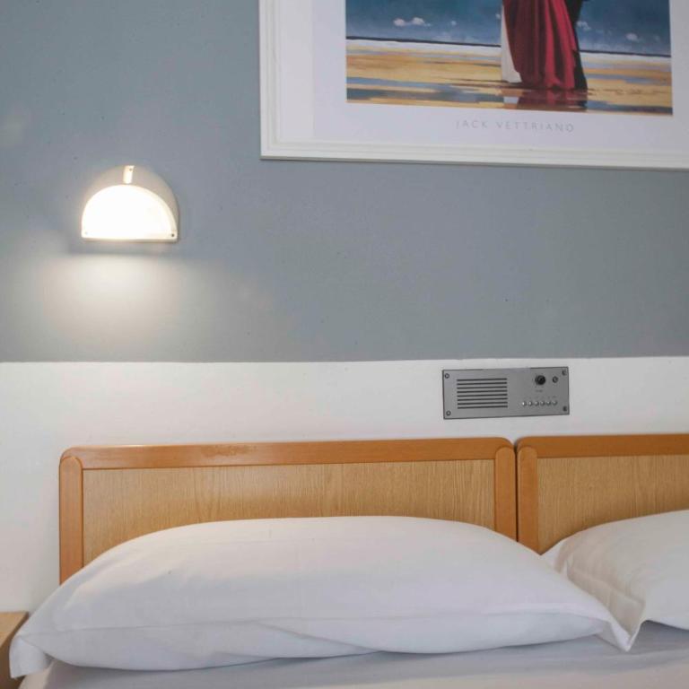 Hotel Villa Lina ANGOLO VIALE DANTE - Comfort Triple Room - 4