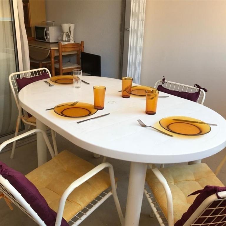 Studio cabine avec piscine, plage à 50m, parking privé, commerces à 400m - FR-1-81-339 - Studio - 1