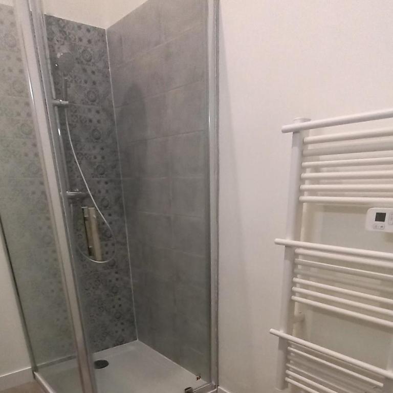 Histoire de Loire : GABRIELLE - Chambre Double avec Salle de Bains Privative - 8