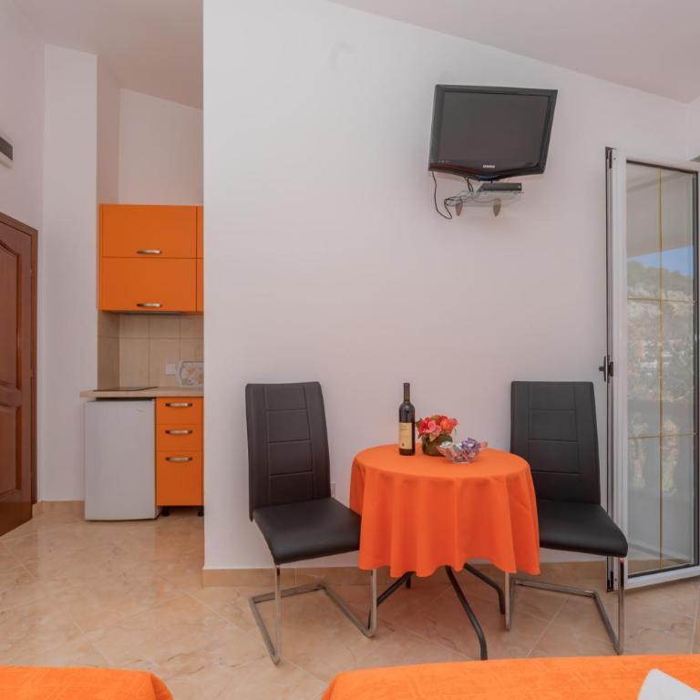 Apartmani Milacic - Standardni Trokrevetni Studio - 1