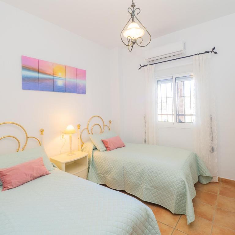 Cubo's Casa María los Javieles - Three-Bedroom House - 37