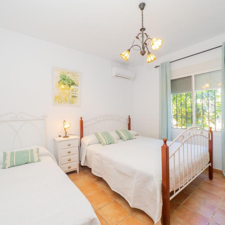 Cubo's Casa María los Javieles - Three-Bedroom House - 34