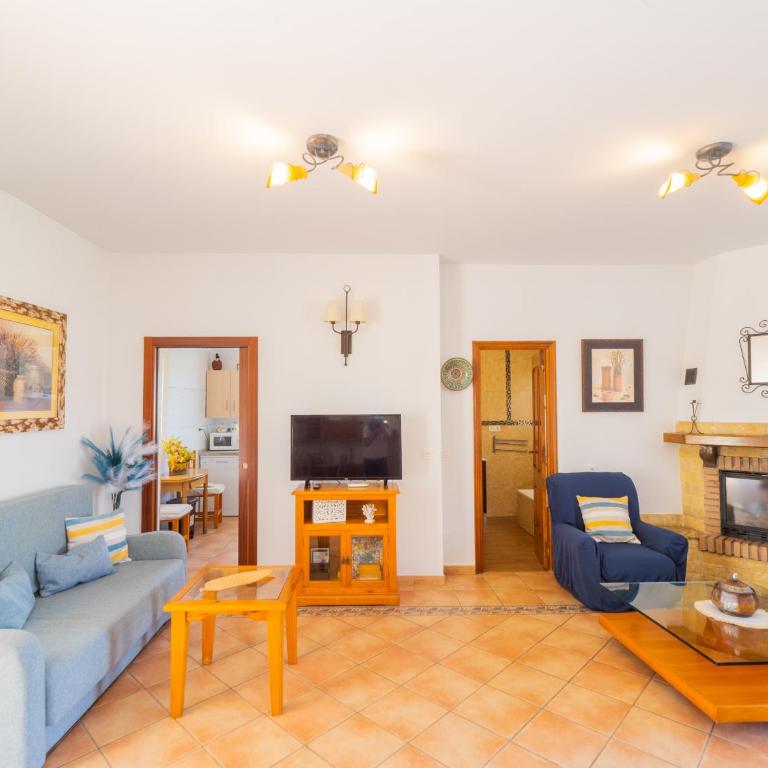 Cubo's Casa María los Javieles - Three-Bedroom House - 23