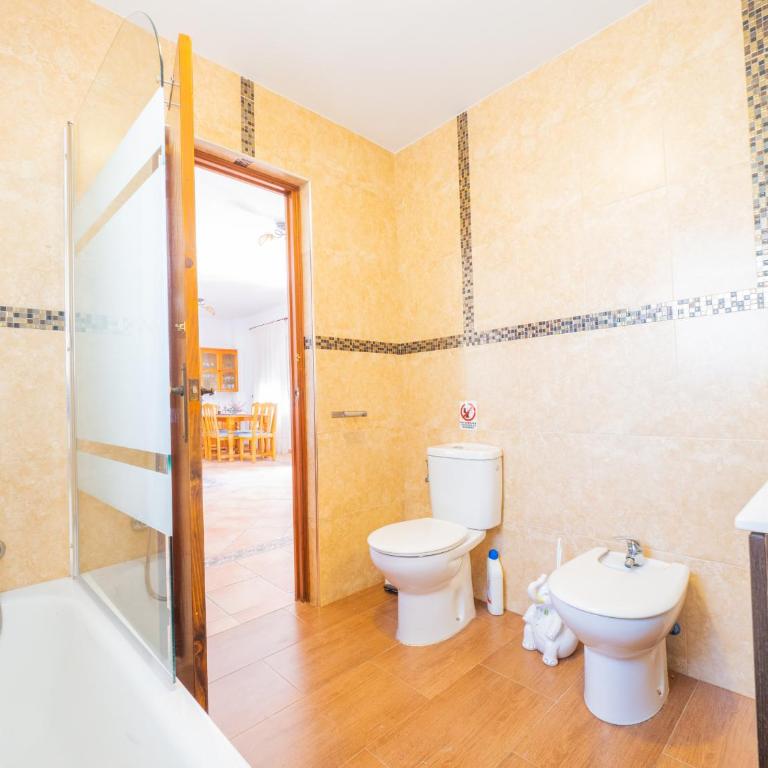 Cubo's Casa María los Javieles - Three-Bedroom House - 40