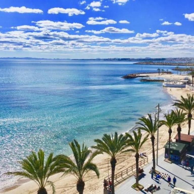 Stylish 1-Bed Apt, Walk to Beach & Amenities - One-Bedroom Apartment - 23