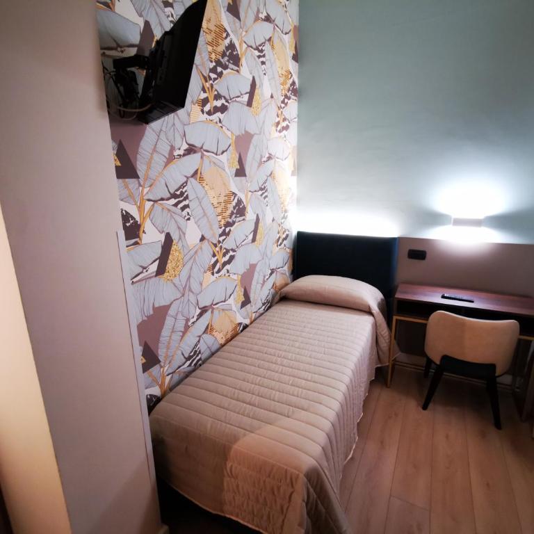 Hotel Balcony - Single Room - 1